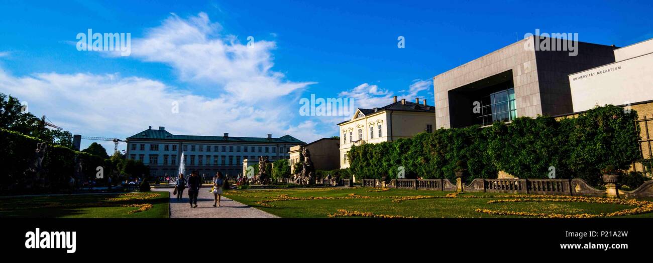 Juni 14, 2018-Salzburg, Salzburg, China - der Mirabellgarten wurde unter Fürsterzbischof Johann Ernst von Thun ab 1687 nach Plänen von Johann Bernhard Fischer von Erlach. In seiner geometrisch gestaltete Gärten sind Mythologie - themed Statuen aus 1730 und vier Gruppen von Skulptur (Aeneas, Hercules, Paris und Pluto), von italienischen Bildhauer Ottavio Mosto von 1690 erstellt. Es ist für seine Buchsbaum Layouts, einschließlich einer sylvan Theater (heckentheater) zwischen 1704 und 1718 entworfen. (Bild: © SIPA Asien über ZUMA Draht) Stockfoto