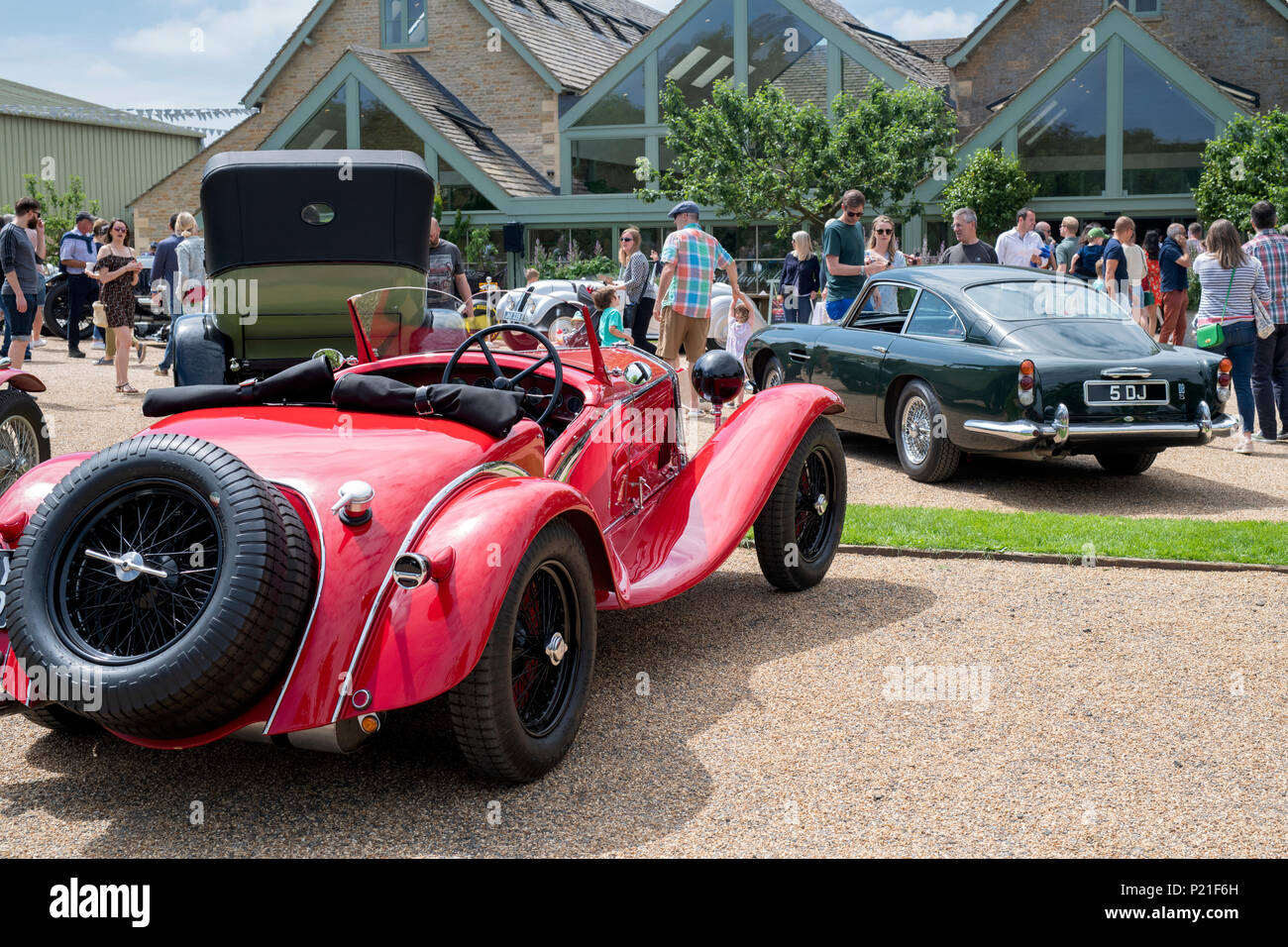 Oldtimer bei Daylesford Organic Farm Shop Sommer Festival. Daylesford, Cotswolds, Gloucestershire, England Stockfoto