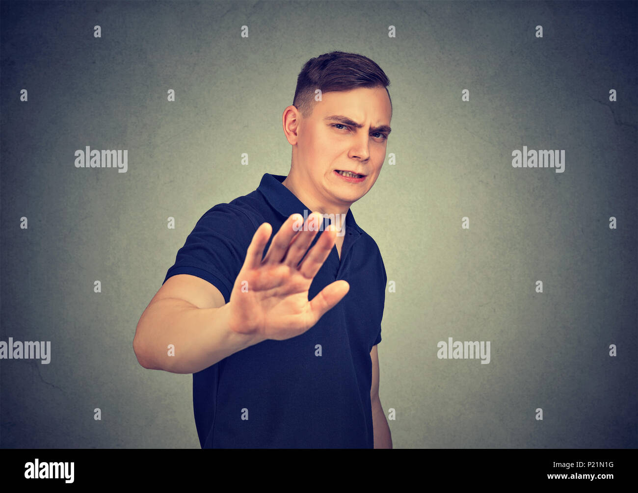 Porträt einer geekelt, junger Mann. Menschliche Emotionen Stockfoto