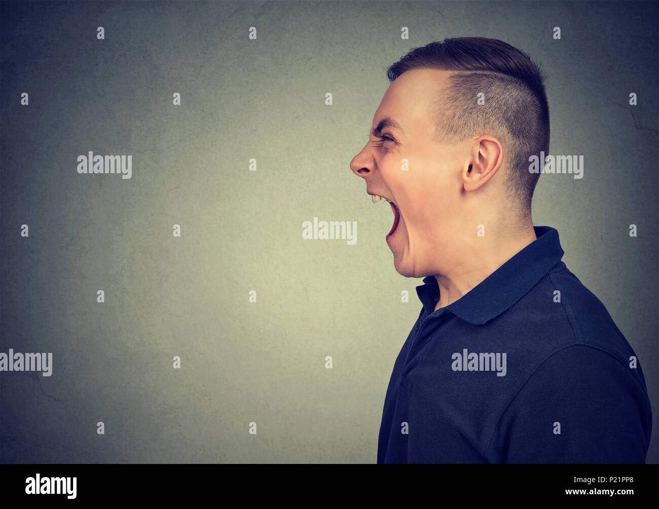Angry man face Fotos und Bildmaterial in hoher Auflösung Alamy