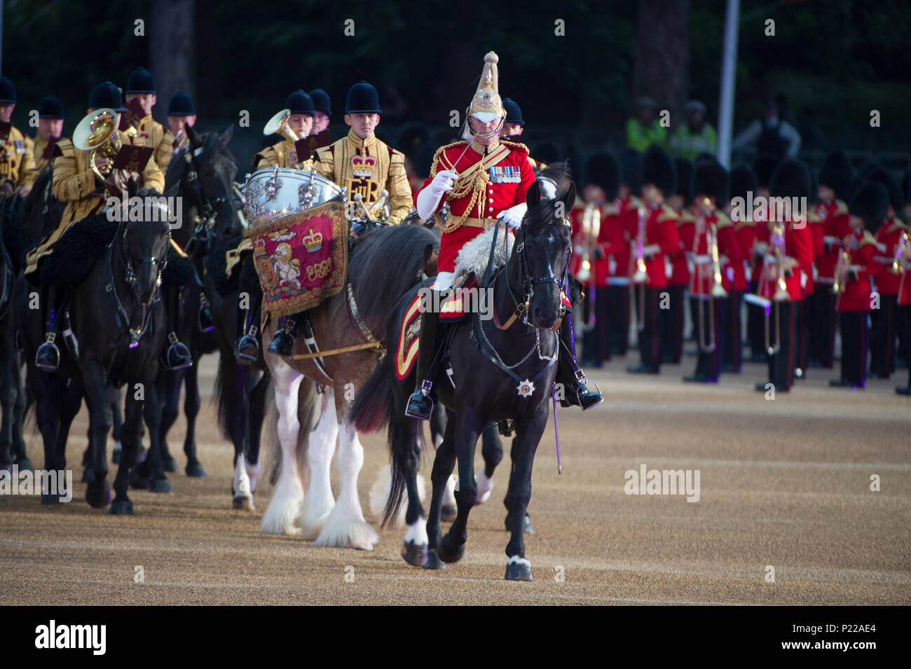 Vom 7. Juni 2018, London, UK. Britische Armee schlagen Retreat Abend militärische Musik spektakulär in Horse Guards Parade. Credit: Malcolm Park/Alamy Stockfoto