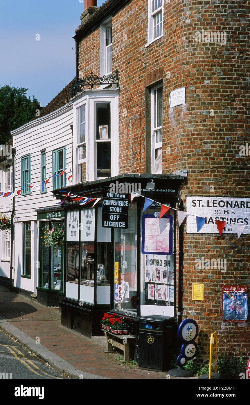 Lokale Convenience Store in Bexhill Altstadt, East Sussex, Südengland Stockfoto