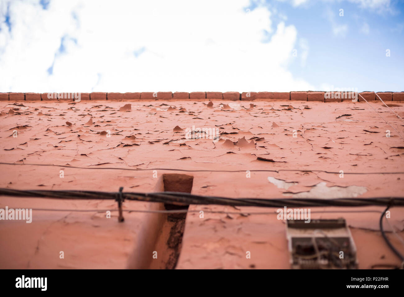Marokko, Marrakesch, altes Haus Fassade, brüchigen Oberfläche, blätterte Farbe, close-up Stockfoto