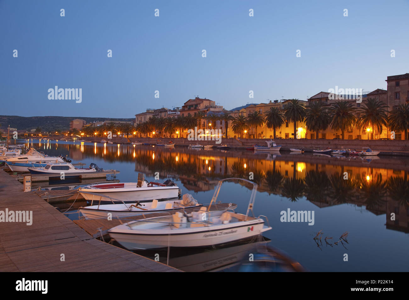 Italien, Sardinien, Westküste, Provinz von Oristano und Bosa, Fiume Temo, Boote, am Abend, Stockfoto