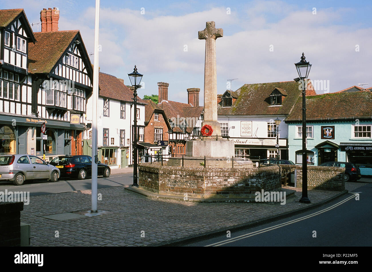 Arundel Stadtzentrum und Kriegerdenkmal, West Sussex, Südengland Stockfoto