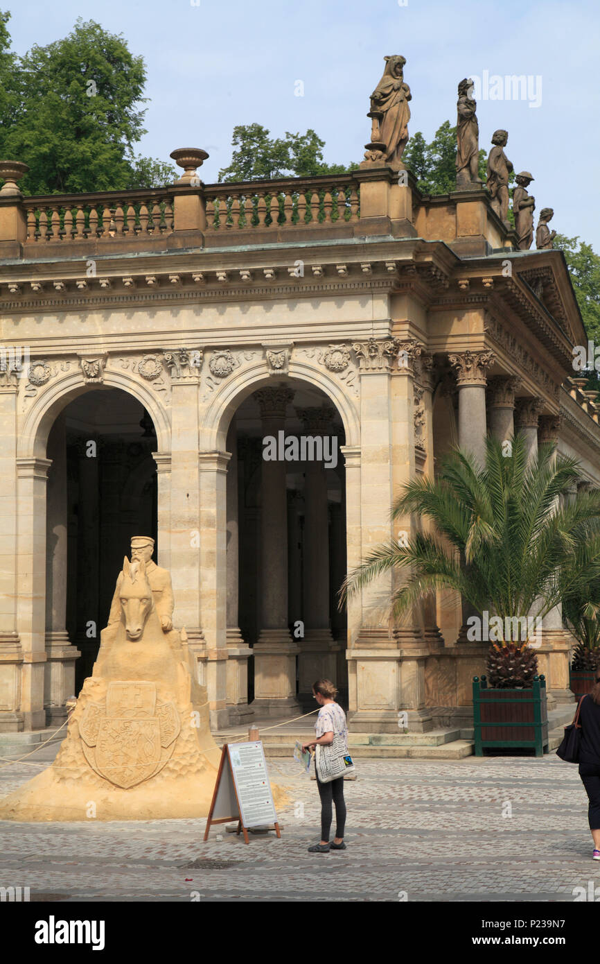 Tschechische Republik, Karlovy Vary, Mühlenkolonnade, Statue, Stockfoto