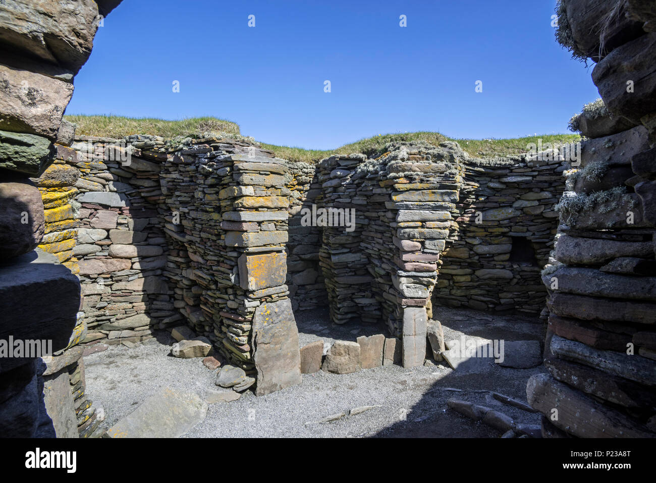 Innenraum des Steuerhauses in Jarlshof, archäologische Stätte mit prähistorischen und nordischen Siedlungen in Sumburgh, Shetland Inseln, Schottland, Großbritannien Stockfoto