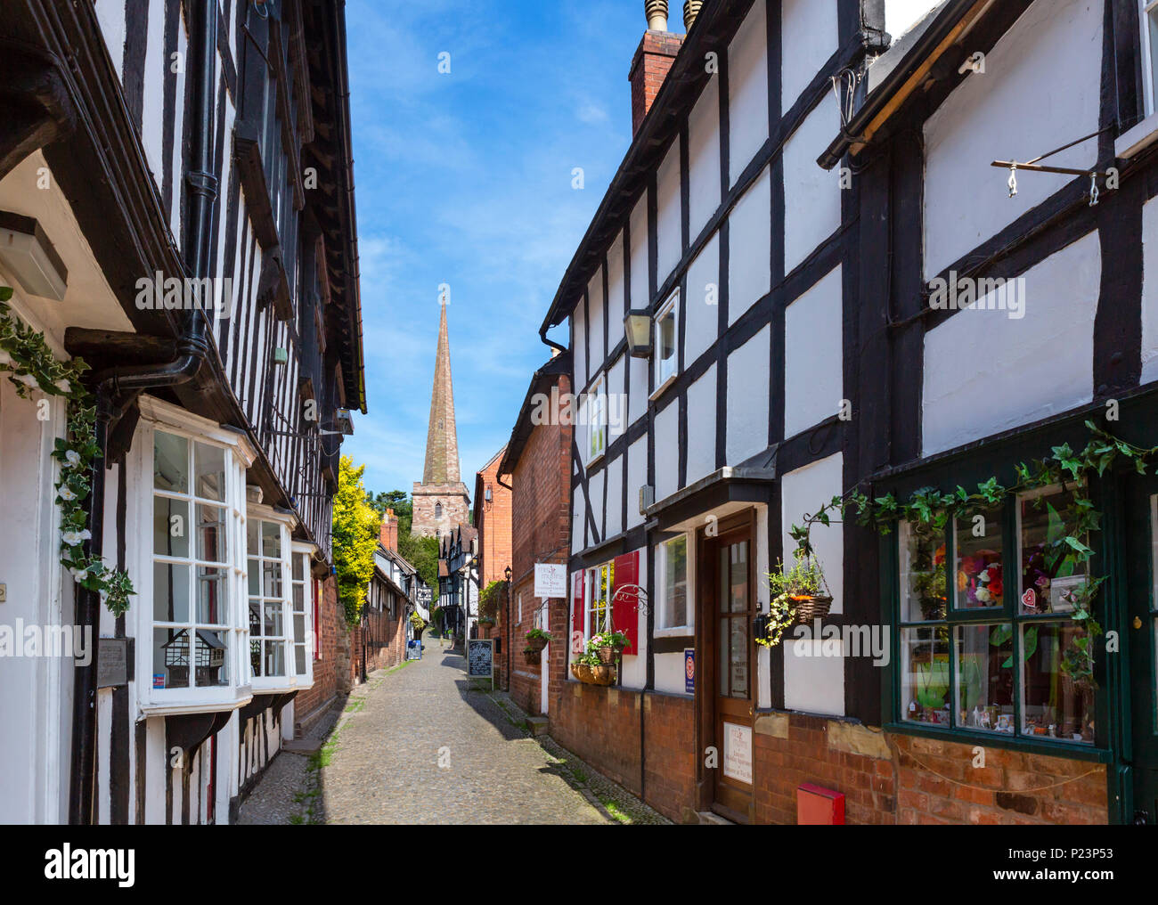 Traditionelle Straße mit Kopfsteinpflaster in der Altstadt, Church Lane, Ledbury, Herefordshire, England, Großbritannien Stockfoto