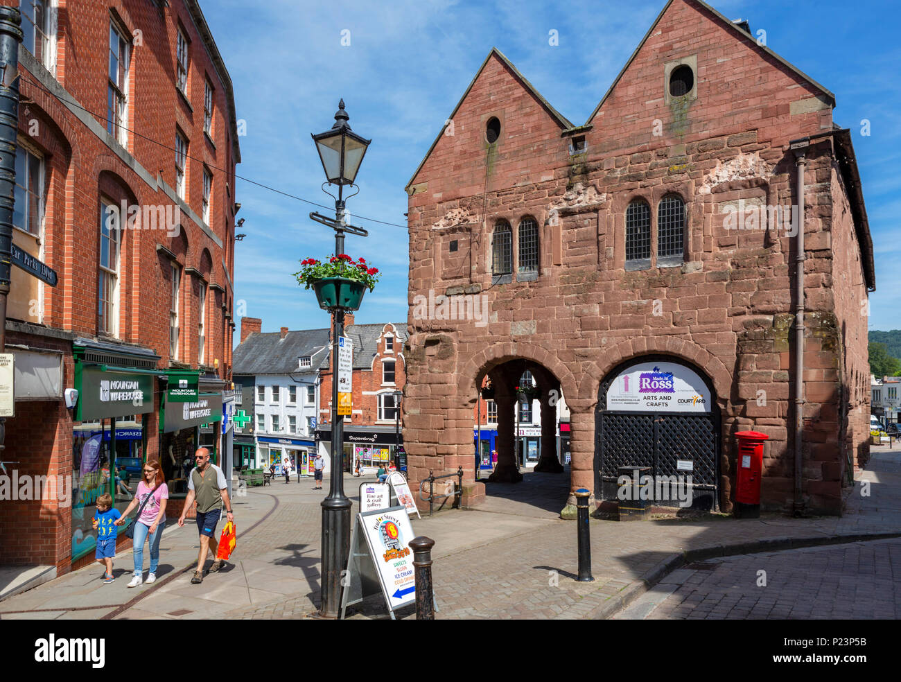 Der Markt Haus und Geschäfte im Zentrum der Stadt, Ross-on-Wye, Herefordshire, England, Großbritannien Stockfoto