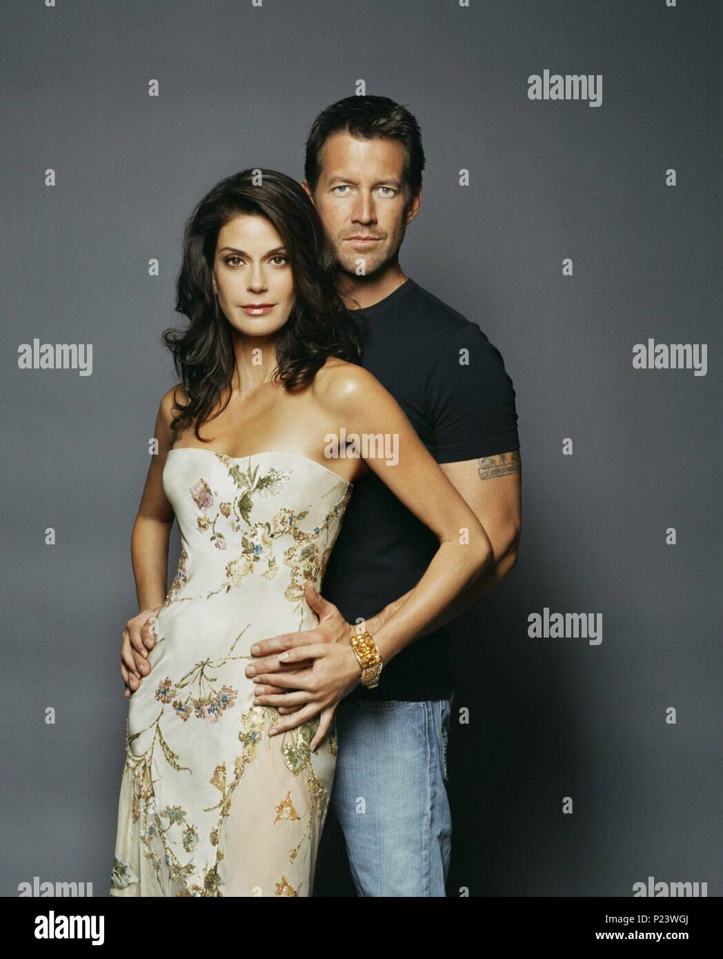 Original Film Titel: Desperate Housewives. Englischer Titel: Desperate Housewives. Jahr: 2004. Stars: Teri Hatcher; James Denton. Credit: TOUCHSTONE TELEVISION/Album Stockfoto