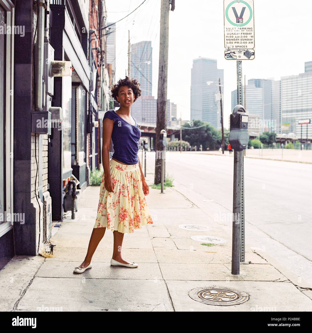 Corinne Bailey Rae Fotografiert Ausserhalb Des