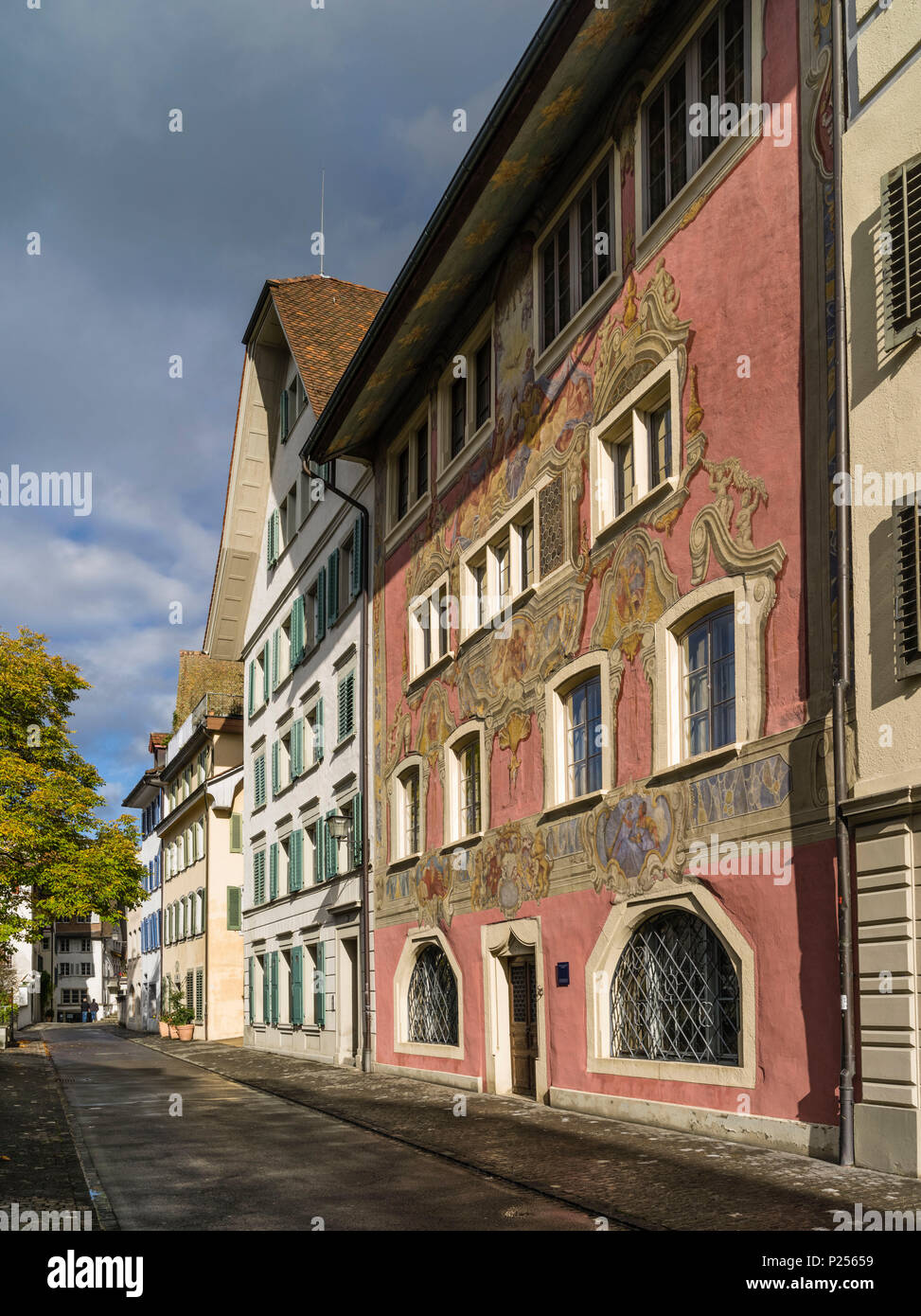 St. Oswalds Gasse in der Altstadt von Zug. Stockfoto