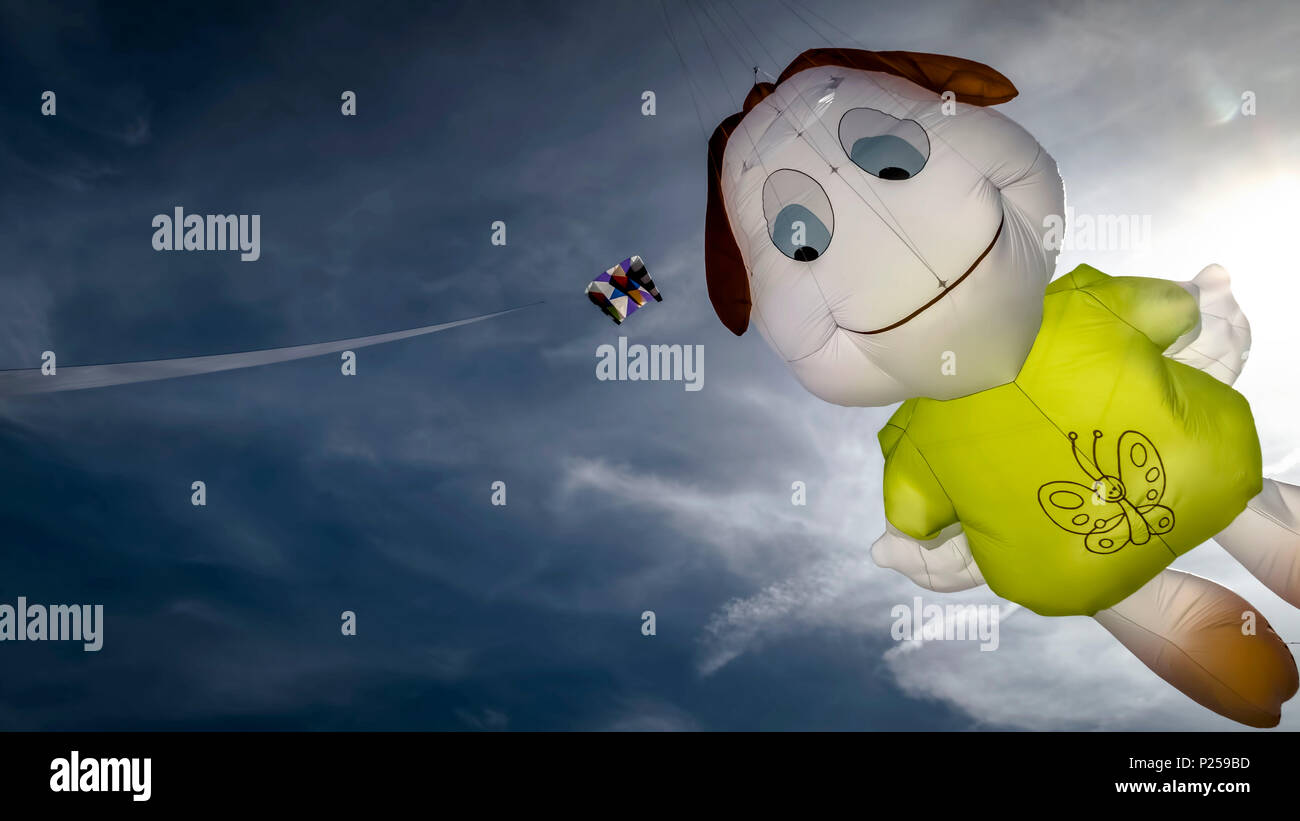 Die jährlichen "Festival International de Cerf-Volants' (Kite Festival) am Strand Stockfoto