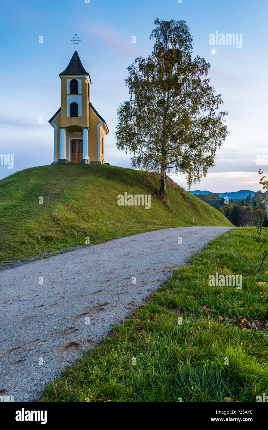 Kleine Kapelle in die Weinberge. Kranach, Gamlitz, Steiermark, Österreich Stockfoto