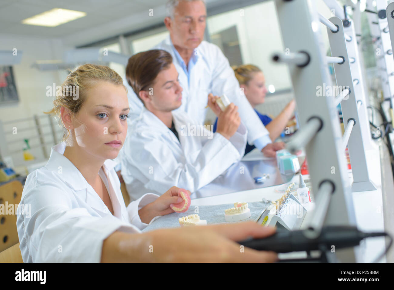 Dental lab Fotos und Bildmaterial in hoher Auflösung Alamy