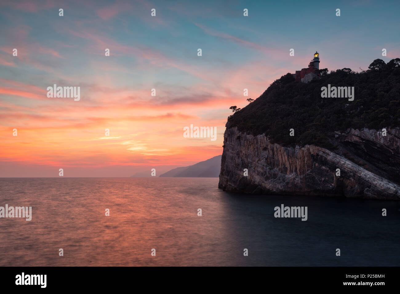 Sonnenuntergang bei Tino Insel, Gemeinde Portovenere, Provinz La Spezia, Ligurien, Italien, Europa Stockfoto