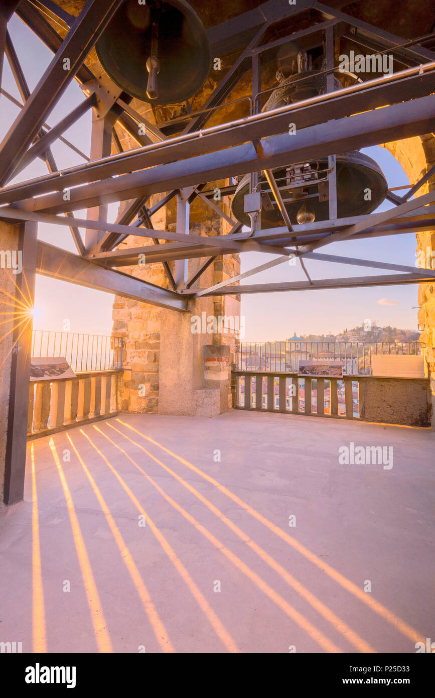 Bell der Stadtturm von Bergamo (Oberstadt), Lombardei, Italien. Stockfoto