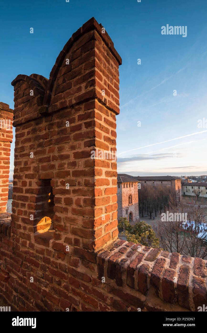 Crenellation von Bramante Turm (Vigevano, Lomellina, Provinz Pavia, Lombardei, Italien) Stockfoto
