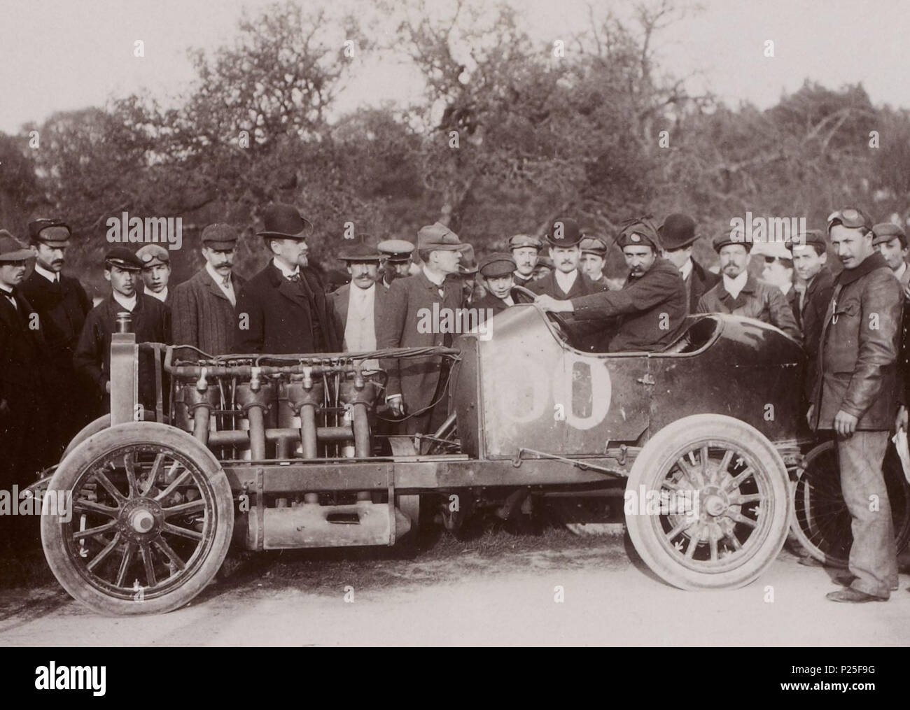 [Sammlung Jules Galan. / Sportliche]: T.28. Année 1904/Jules Beau [Sammlung Jules Galan. / Sportliche]: T.28. Année 1904/Jules Beau: F. 28 v. [Course de côte de Gaillon, Organisée par l Auto, 30. Oktober 1904]; 218 Paul Baras, Premier ex-aequo de la côte de Gaillon 1904 sur Darracq 100 hp Stockfoto