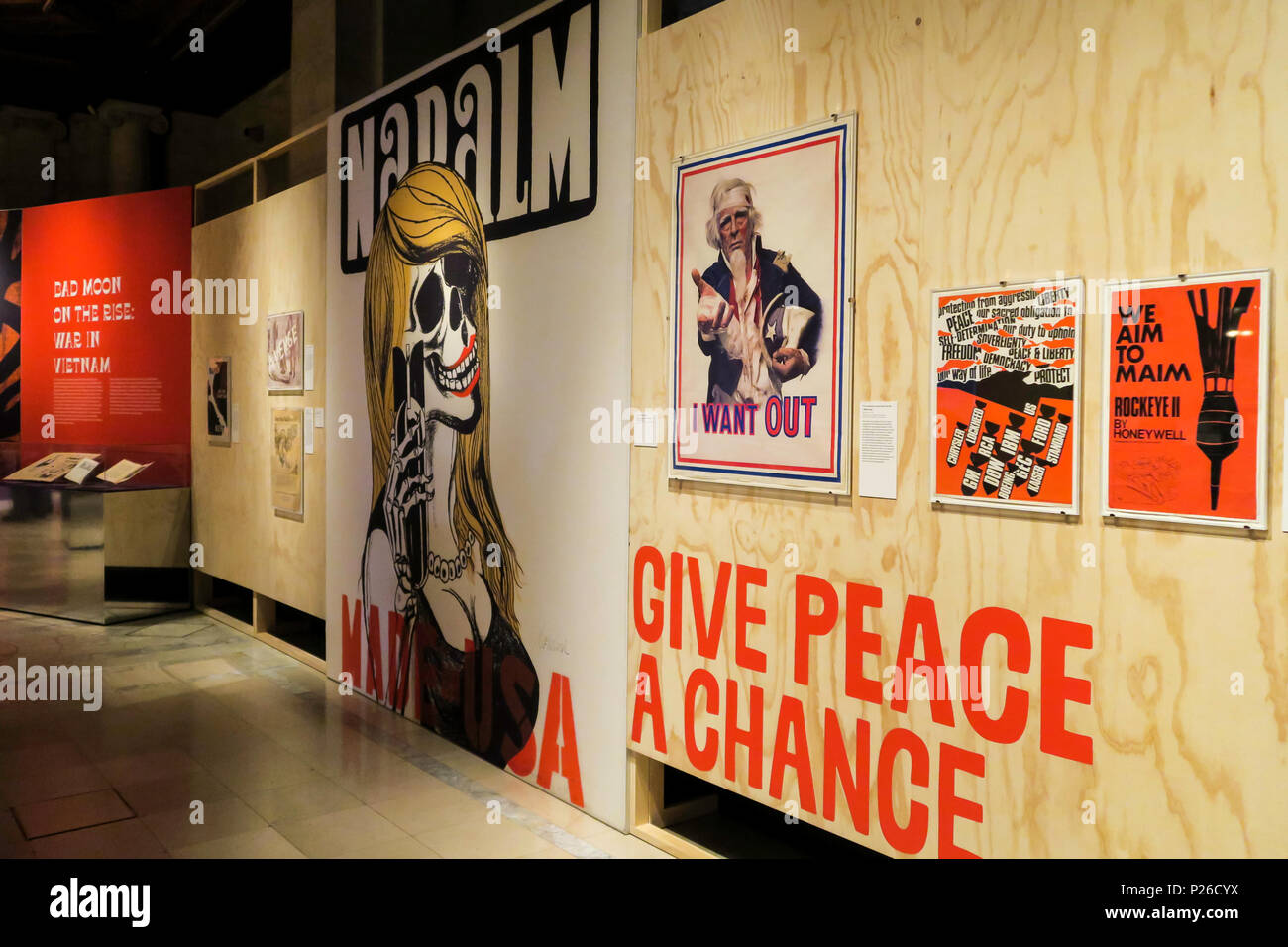 Ausstellung „Revolution: Erinnerung an die 60er Jahre“ in der New York Public Library, NYC, USA 2018 Stockfoto