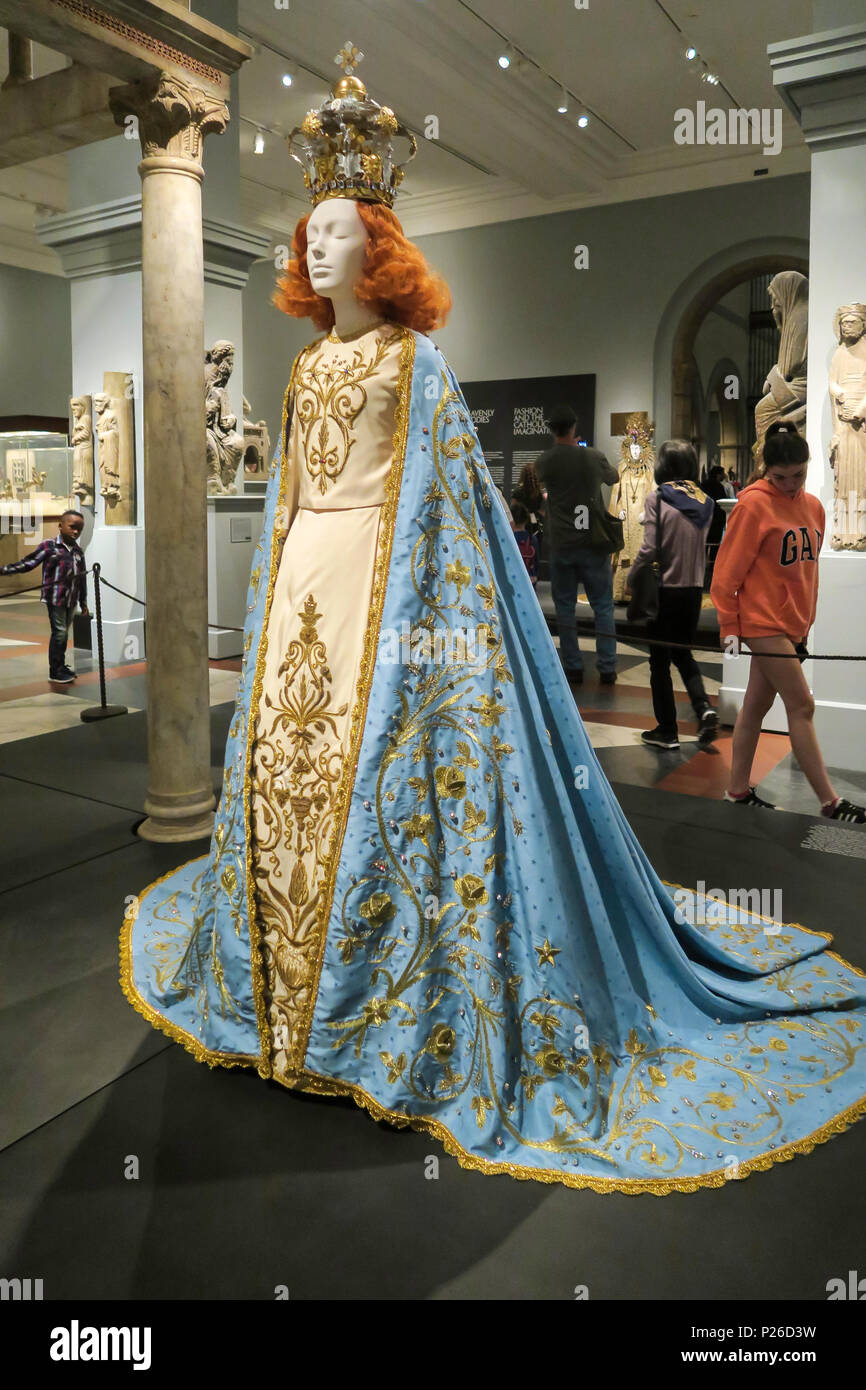 "Himmelskörper" Fashion Institute Ausstellung im Metropolitan Museum of Art, New York, USA Stockfoto