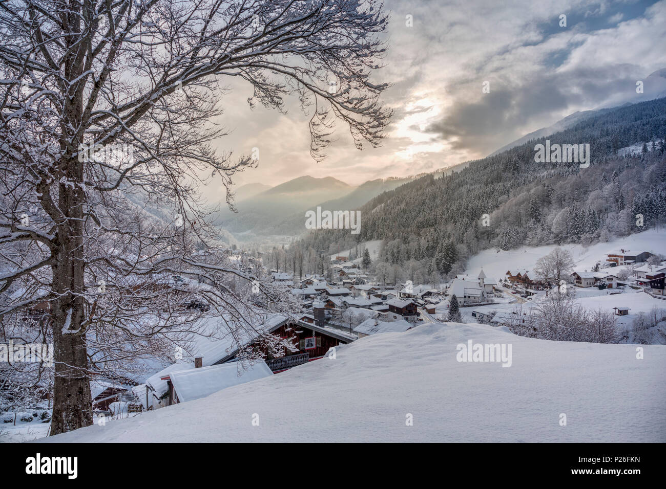 Das Dorf Ramsau bei Berchtesgaden im Winter, Berchtesgadener Land, Oberbayern, Bayern, Deutschland Stockfoto