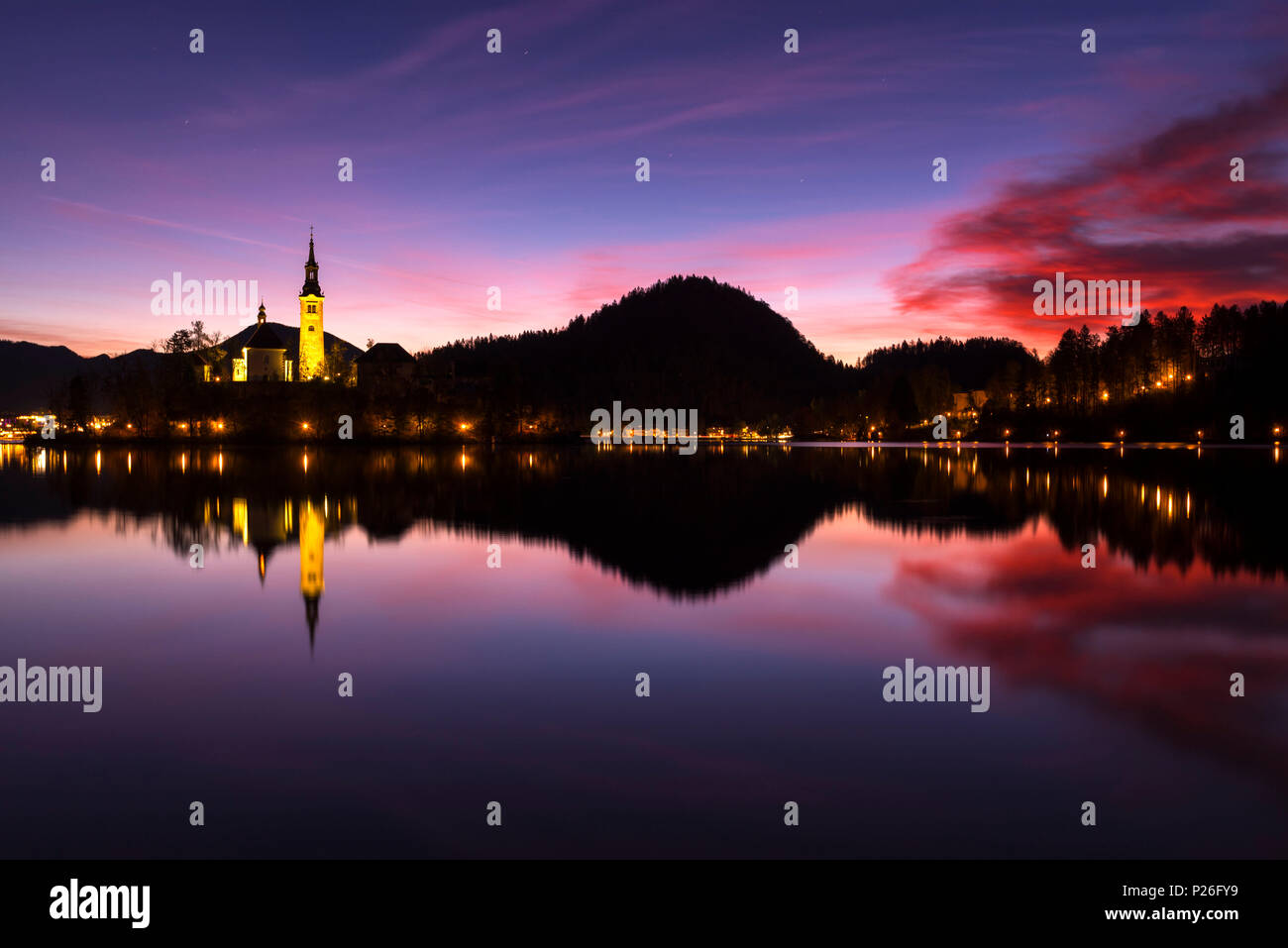 Bleder Insel und See von Bled entfernt. Bled, Obere Krainer region, Slowenien Stockfoto