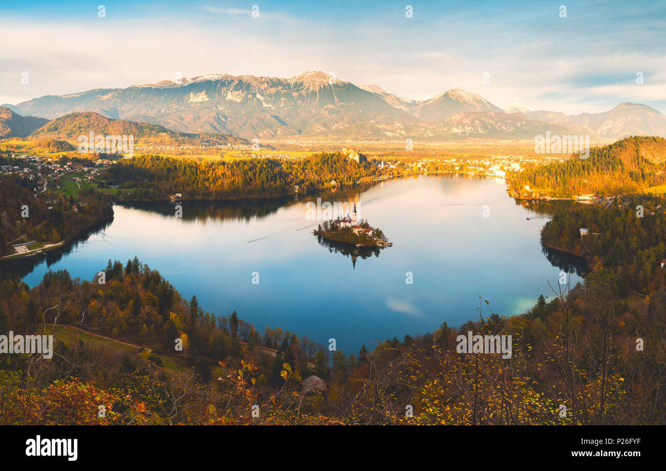 Bleder Insel und See von Bled entfernt. Bled, Obere Krainer region, Slowenien Stockfoto