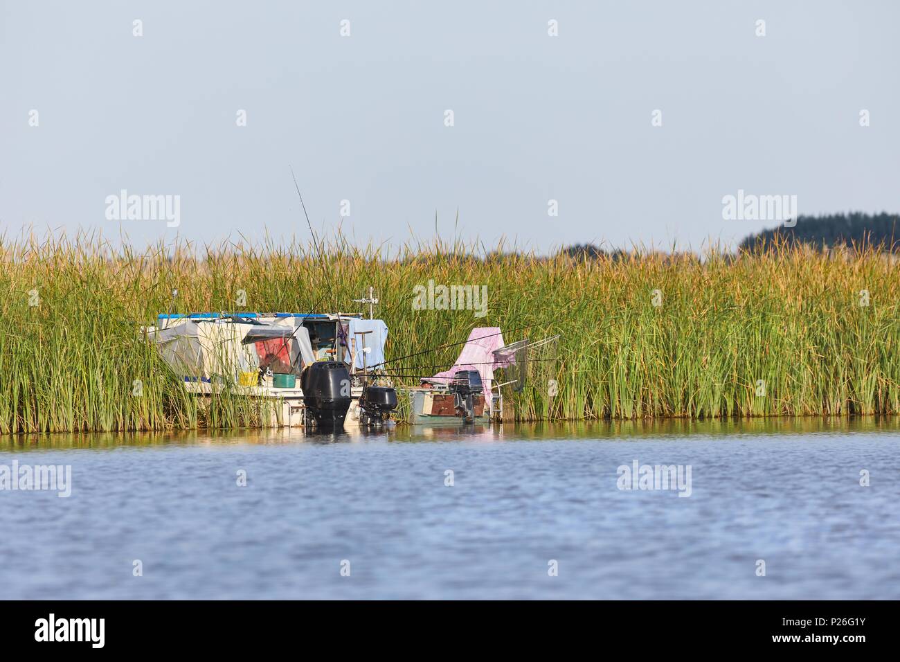Fischerboote an einem See. Stockfoto