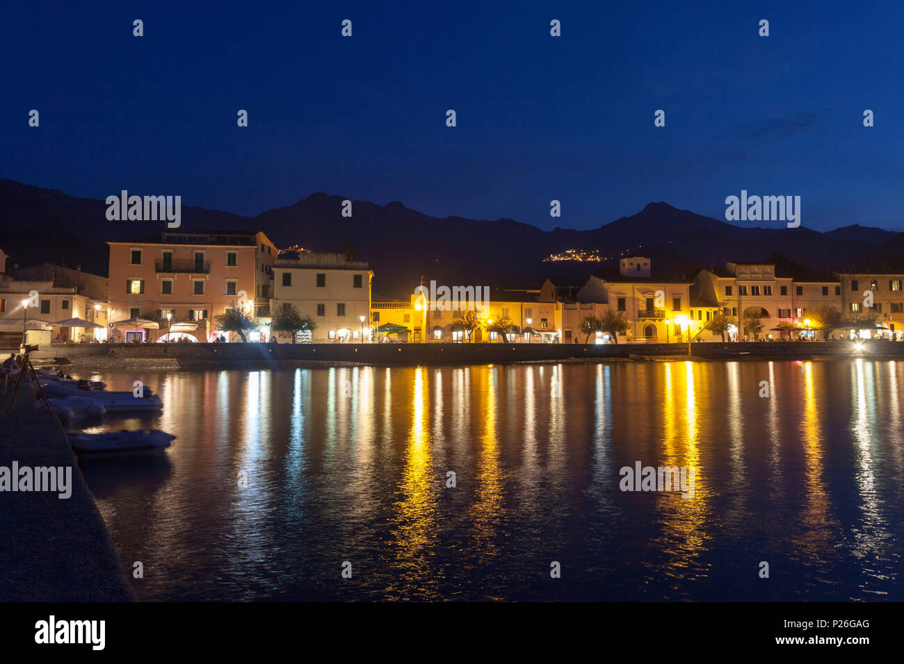 Das alte Dorf von Marciana Marina in der Dämmerung, Insel Elba, Livorno Provinz, Toskana, Italien Stockfoto