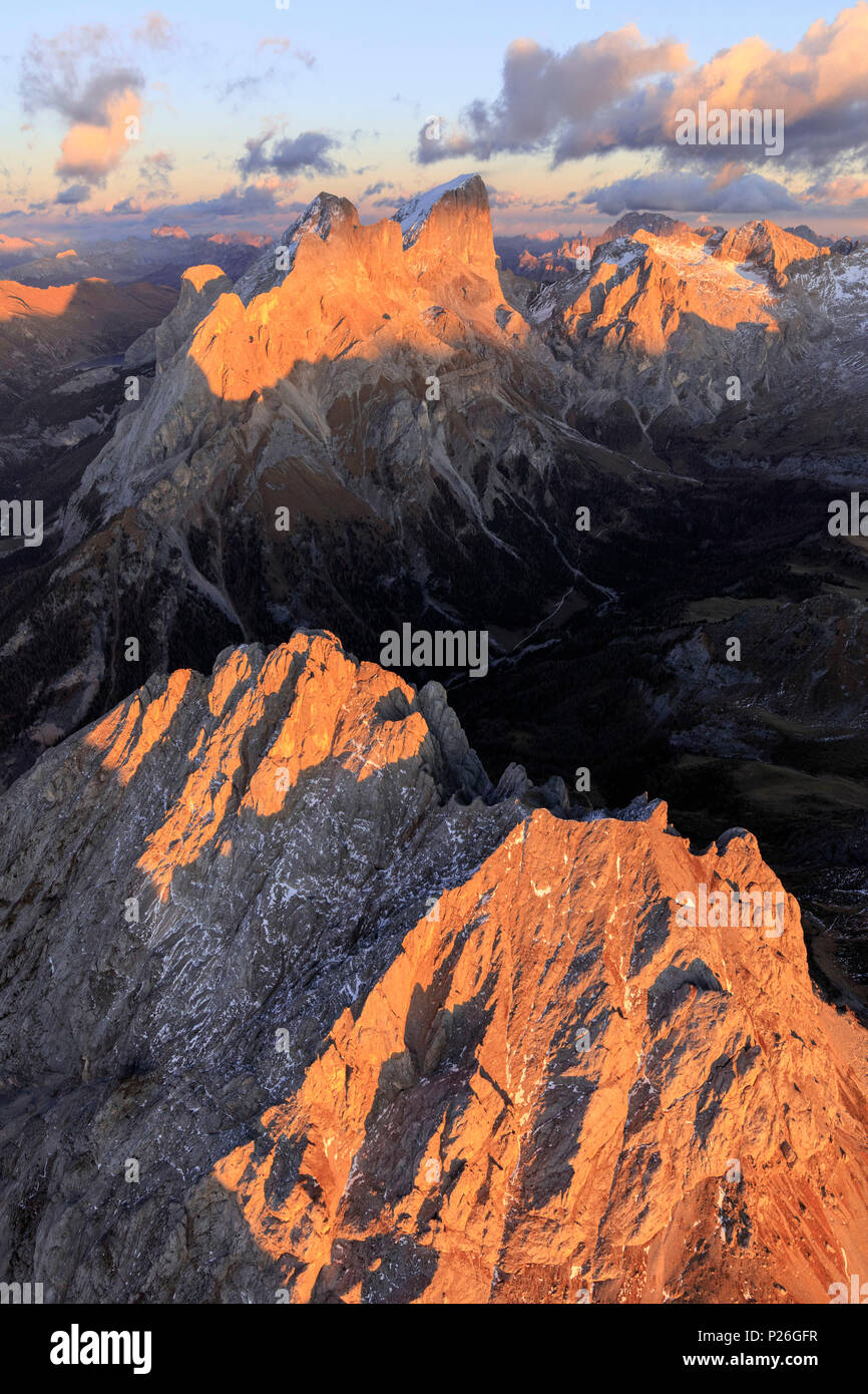 Luftaufnahme von Colac, Gran Vernel und Marmolada, Dolomiten, Trentino Alto Adige, Italien Stockfoto
