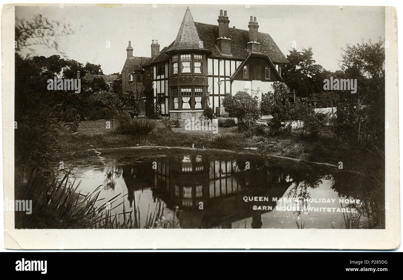 . Postkarte Foto von Barn House in Whitstable, Kent, England. Die Postkarte ist unbenutzt und nicht abgestempelt wurden. Der Fotograf war Fred C. Palmer von Tower Studio, Herne Bay, Kent 1903-1922, der geglaubt wird, gestorben 1936-1939 haben. Dieser Ausdruck hat mit Alter abgedunkelt, aber es wäre unangemessen, um die Helligkeit einzustellen, weil Detail verloren gehen würde. Barn House in Whitstable Queen Mary's Krönung Ferienwohnung wurde und dann eine 30 Bett freiwillige Hilfe Abteilung Krankenhaus im ersten Weltkrieg im Jahr 2003 war es das Haus von Lucy Elizabeth Jupp.[1] Es ist nun das Marine Hotel, Tankerton.[2][3] Eine andere Postkarte gedruckt w Stockfoto