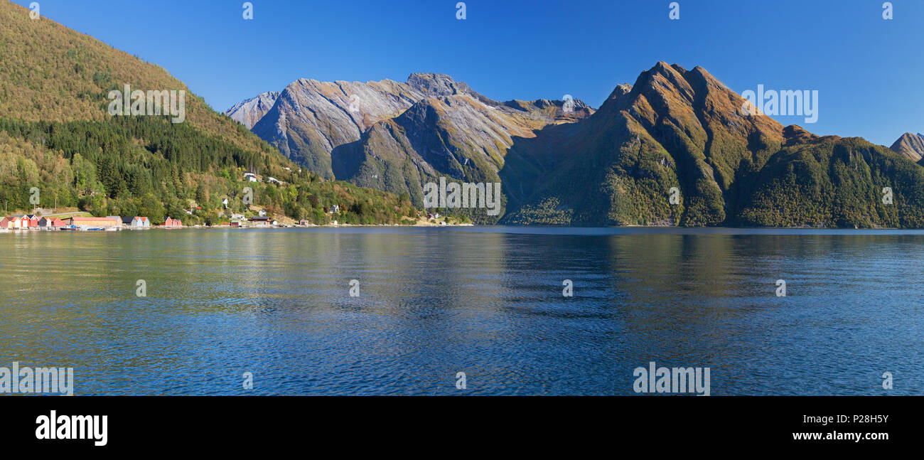 Die Hjorundfjord von Saebo, Mehr og Romsdal, Norwegen. Stockfoto