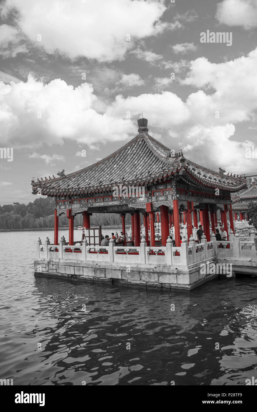 Beihai Park. Peking. Schwarz und Rot und Weiß Foto Stockfoto