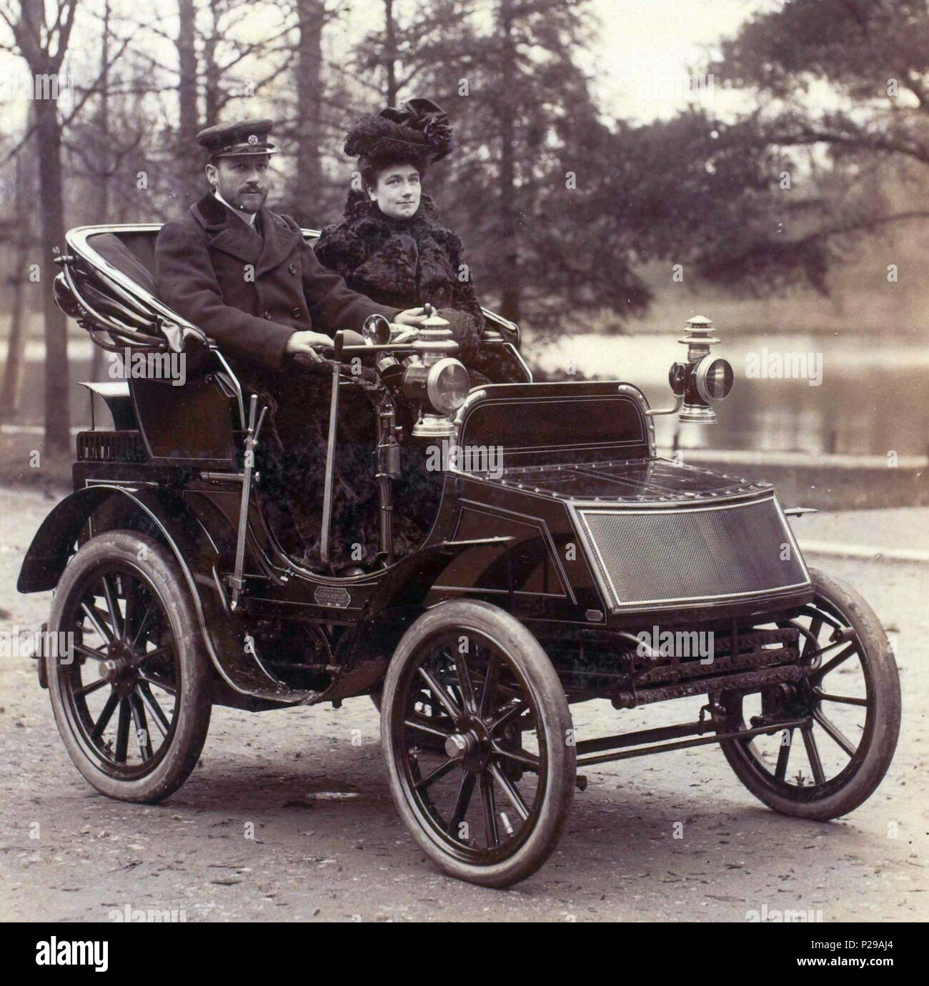 [Sammlung Jules Galan. / Sportliche]: T.12. Années 1899 et 1900/Jules Beau [Sammlung Jules Galan. / Sportliche]: T.12. Années 1899 et 1900/Jules Beau: F.40. [Sur la côte de Saint-Barbe, Gaillon, 11 Novembre 1900]; 196 Mr et Mme Léon Serpollet (1900) Stockfoto