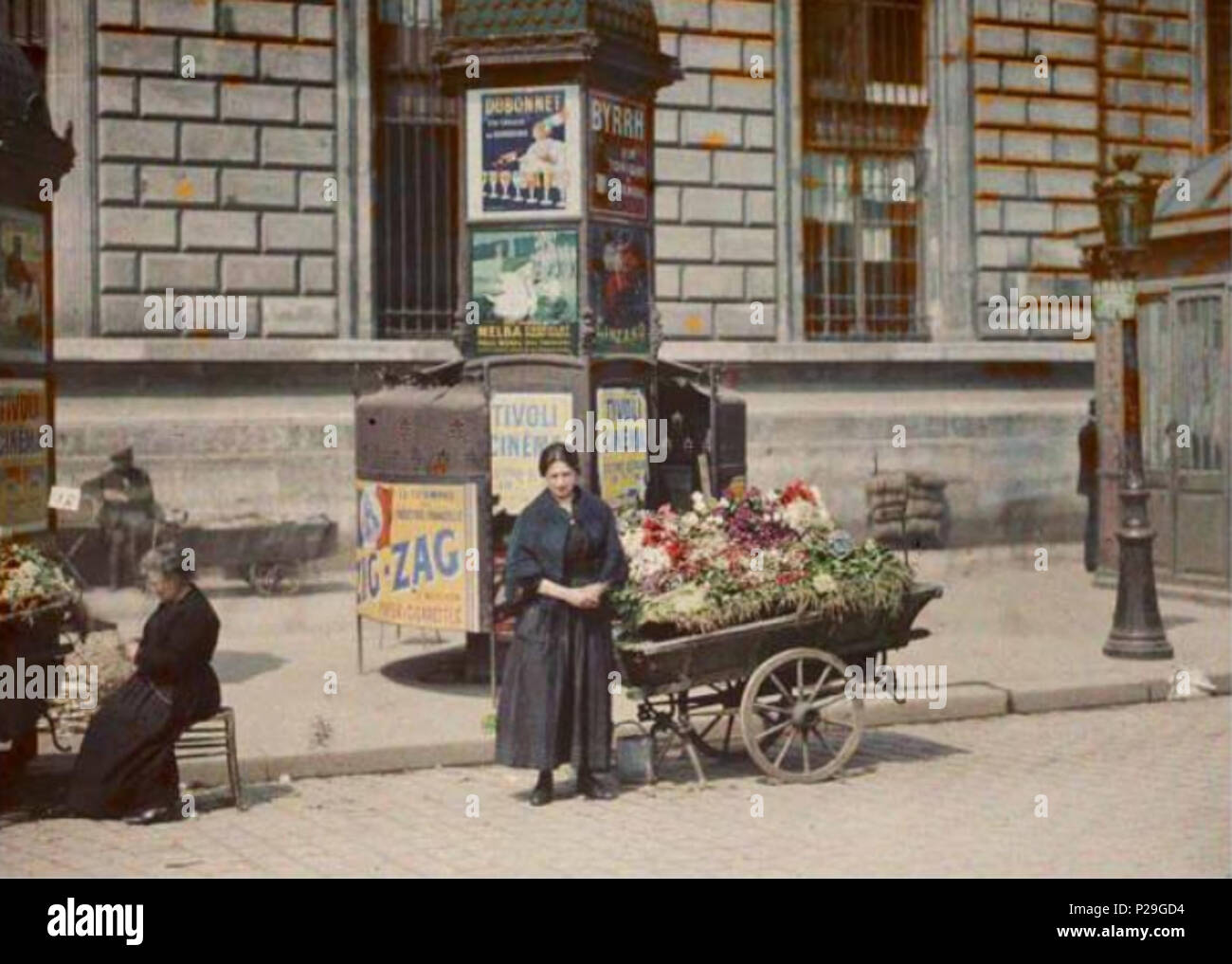 . Place de la Republique, vor der Waffenkammer der Republikanischen Garde, Paris, die Lumiere Autochrome. 10. Mai 1918. August Leon 226 Place de la Republique Stockfoto