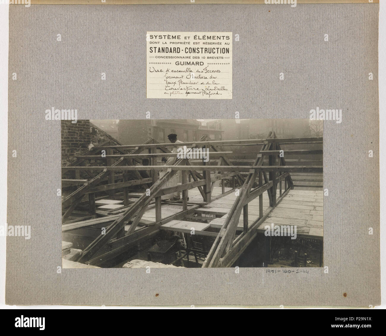 . Englisch: Foto, Foto der Bau einer Masse - operative Haus von Hector Guimard (Nr. 44), 1921. Englisch: ein Foto gehört zu einer Serie, die den Bau eines der Masse - die Häuser von guimard Für die Post - Weltkrieg I.. 1921 223 Foto, Foto der Bau einer Masse - operative Haus von Hector Guimard (Nr. 44), 1921 (CH) 18387513 Stockfoto