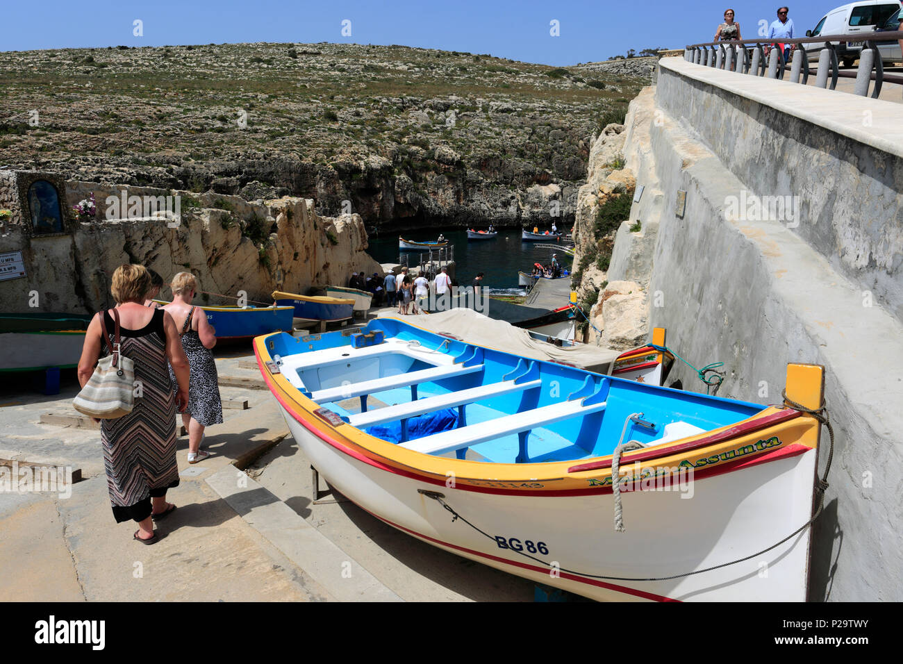 Touristische Ausflugsboote im Hafen von Wied iz-Zurrieq, Süd-Ost-Küste von Malta Stockfoto