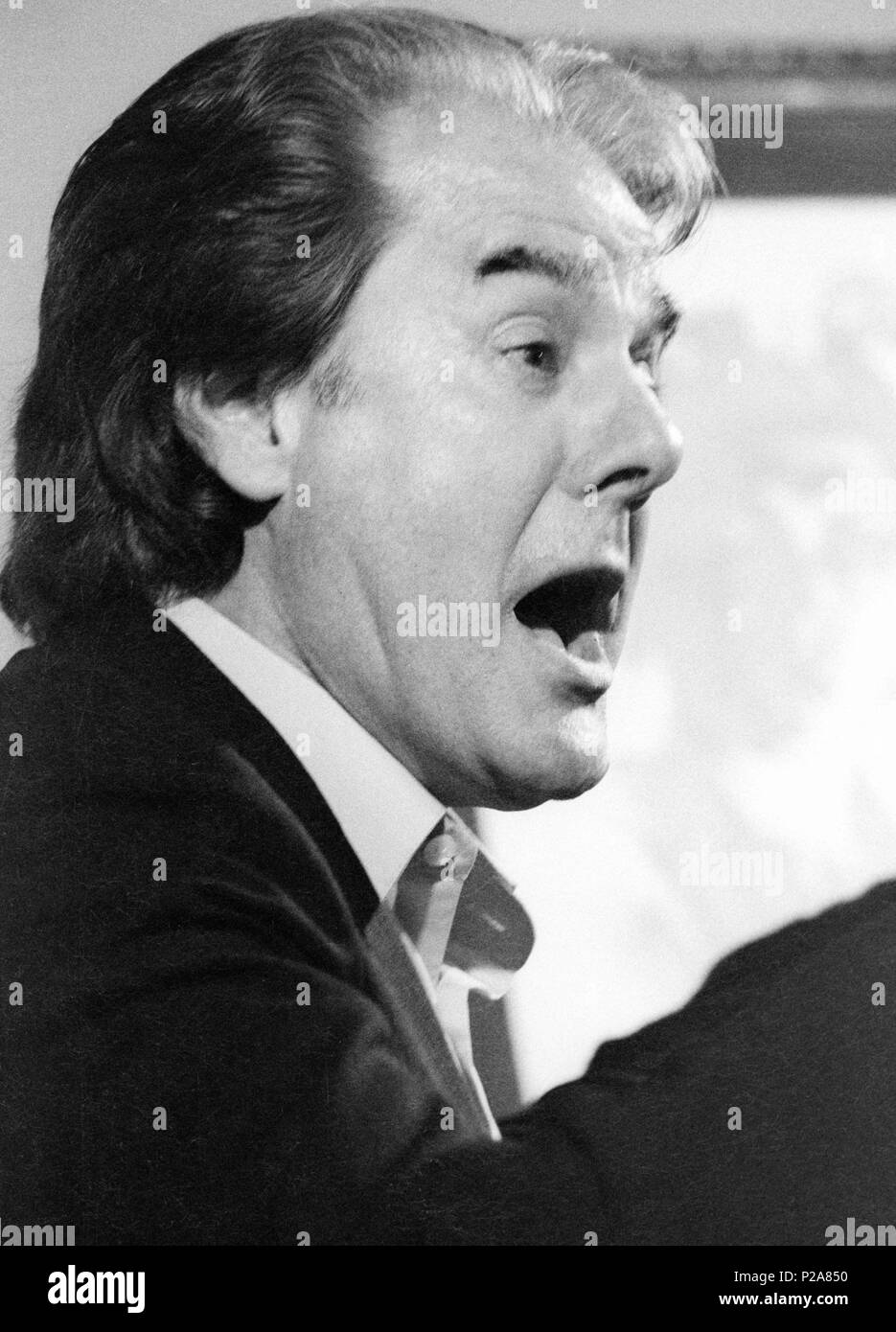 Der spanische Flamenco Sänger Chano Lobato während einer Performance in Los Palacios in 1986. Stockfoto