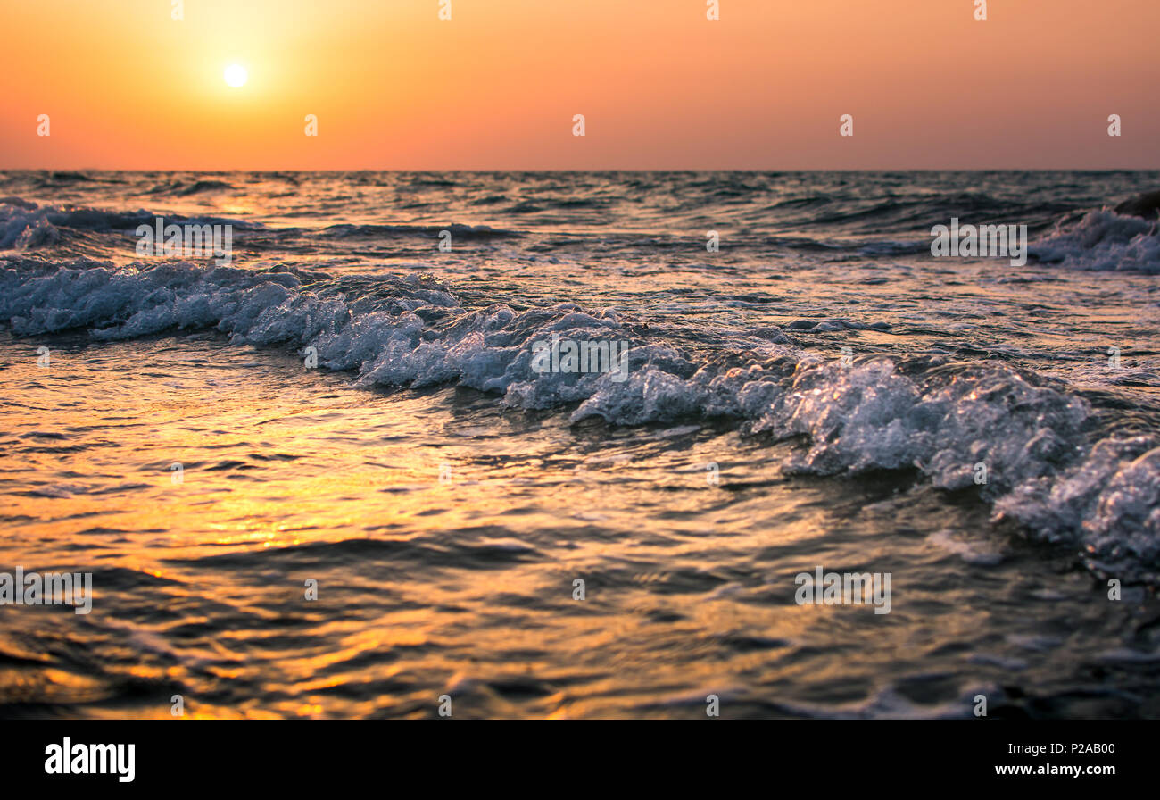 Sonnenuntergang am Meer Szene am Strand, Sommerurlaub Abstract Stockfoto