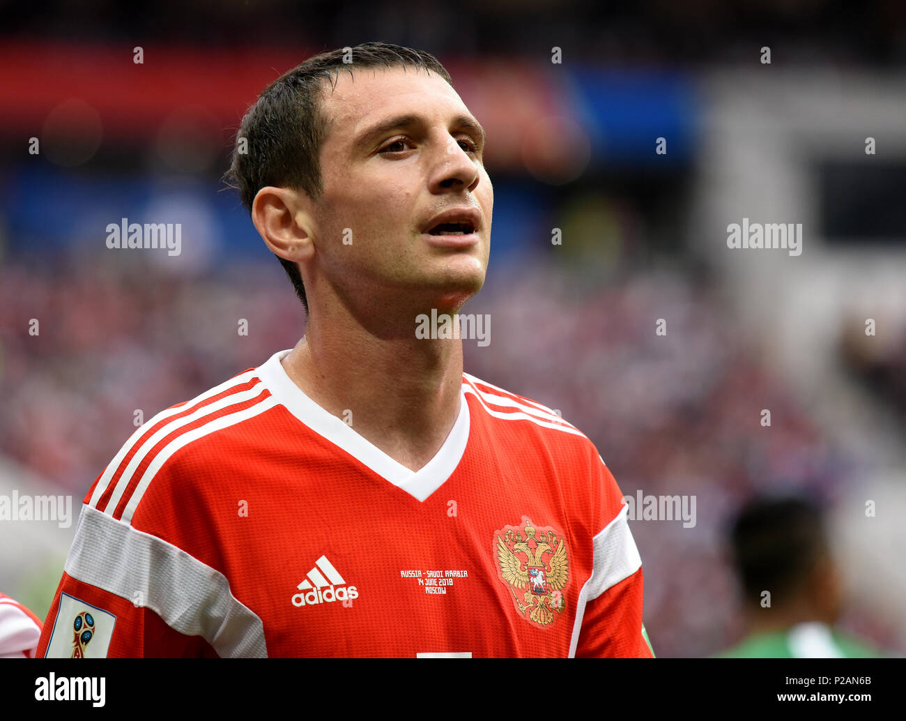 Moskau, Russland - 14. Juni 2018. Russische Mittelfeldspieler Alan Dzagoev Momente, nachdem er erlitt eine Verletzung im Eröffnungsspiel der FIFA WM 2018 Russland vs Saudi-arabien. Credit: Alizada Studios/Alamy leben Nachrichten Stockfoto