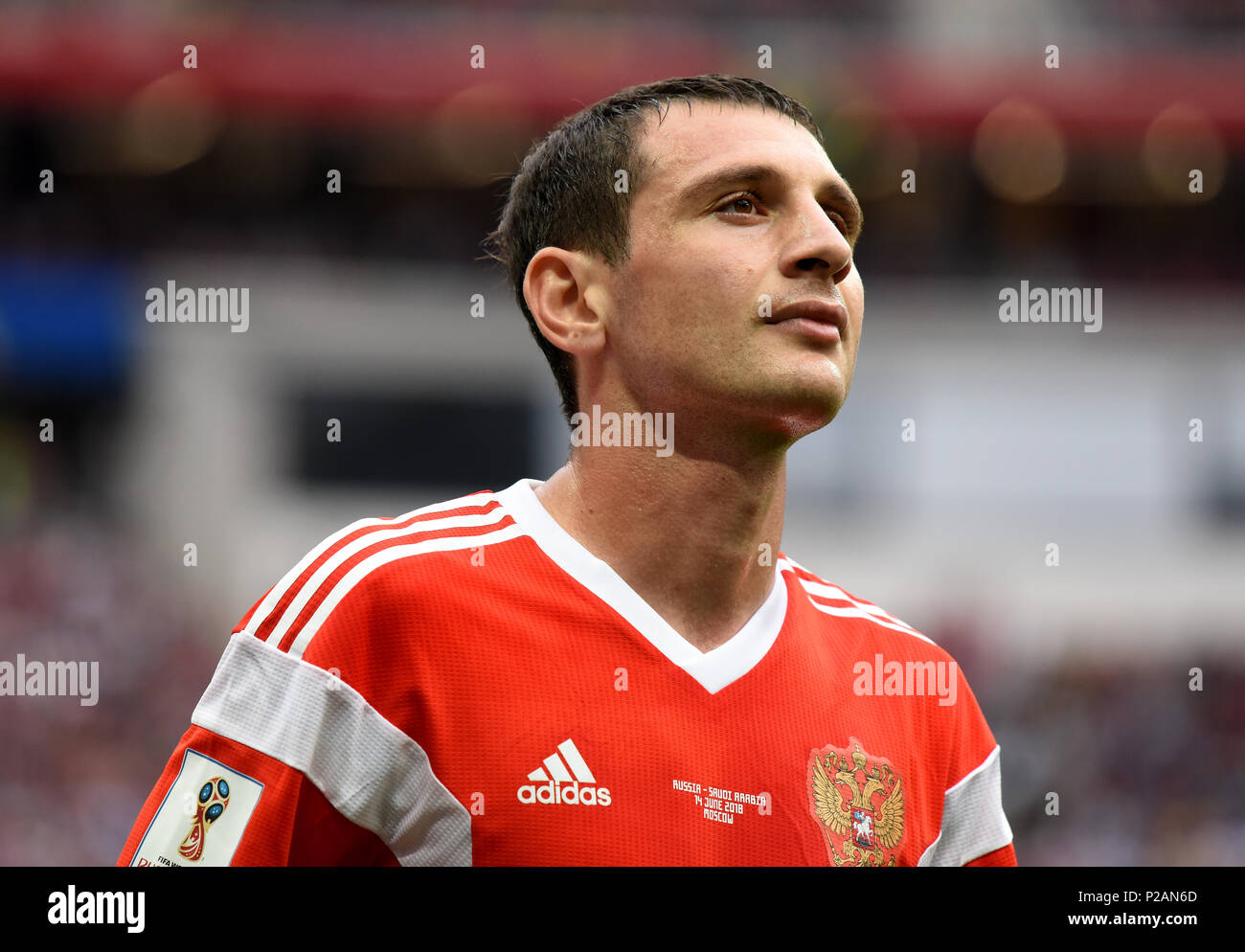 Moskau, Russland - 14. Juni 2018. Russische Mittelfeldspieler Alan Dzagoev Momente, nachdem er erlitt eine Verletzung im Eröffnungsspiel der FIFA WM 2018 Russland vs Saudi-arabien. Credit: Alizada Studios/Alamy leben Nachrichten Stockfoto