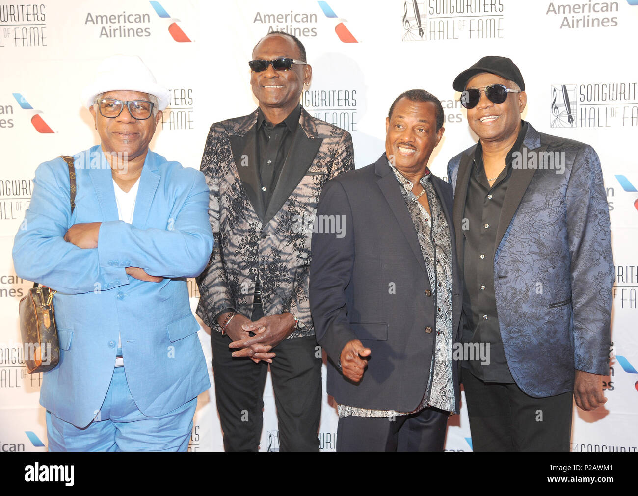 New York, NY, USA. 14 Juni, 2018. Dennis Thomas und Songwriter Hall of Fame eingezogenen George Brown, Robert Bell, und Ronald Bell besucht die Songwriters Hall of Fame 49. jährlichen Induktion und Awards Dinner in New York Marriott Marquis Hotel am 14. Juni 2018 in New York City. Quelle: John Palmer/Medien Punch/Alamy leben Nachrichten Stockfoto