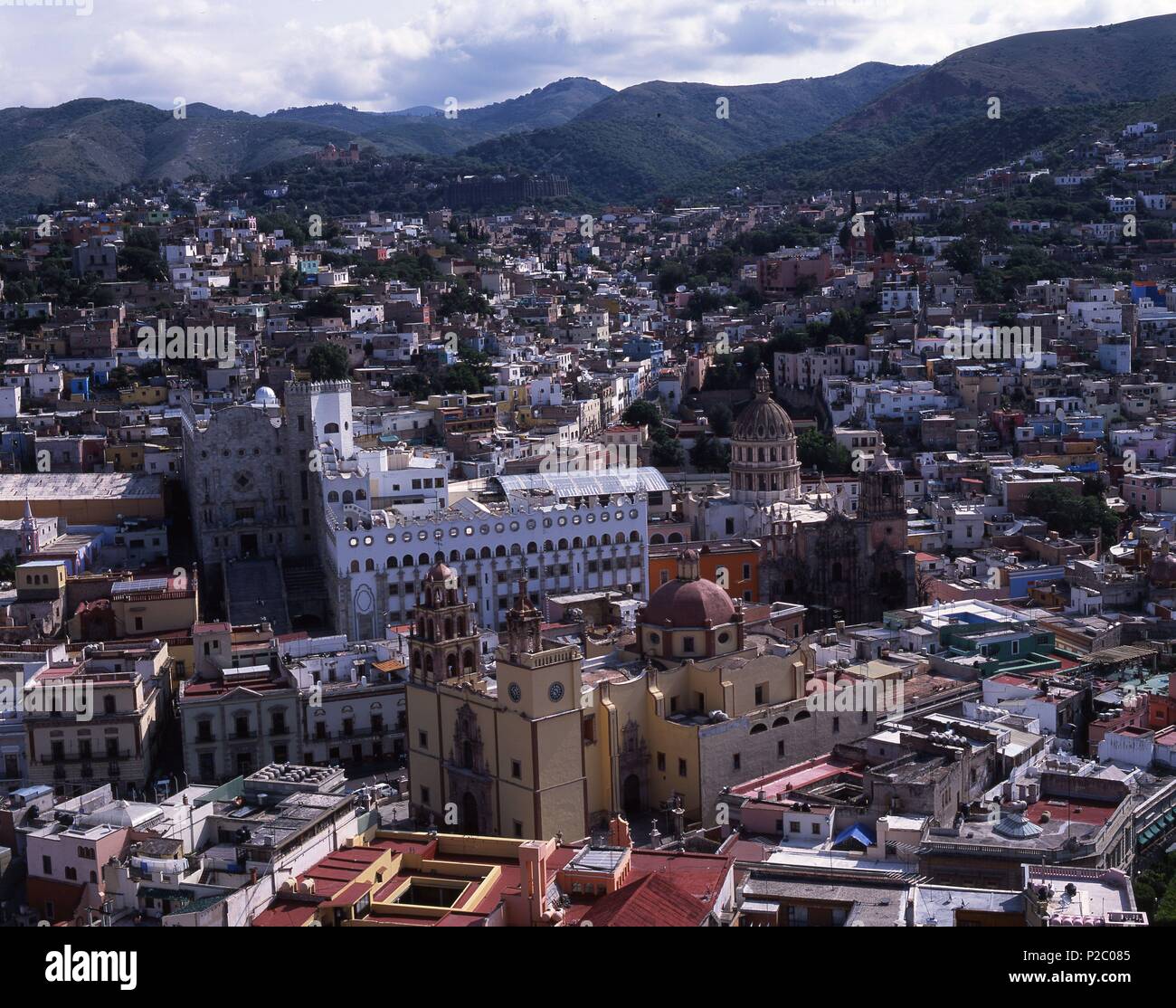 Mexiko Guanajuato. Ciudad de Guanajuato. Centro Historico con la Basilica, la Universidad y El Templo de La Compañia. Stockfoto