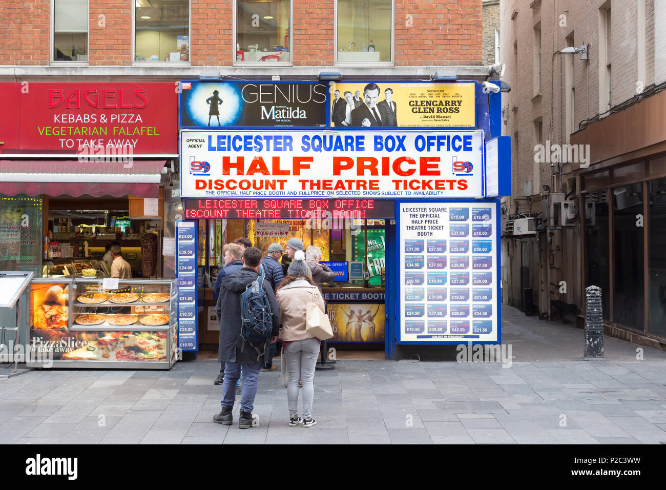 Leicester Square Box Office, zum halben Preis und Rabatt theater Ticket Booth, London, England Stockfoto