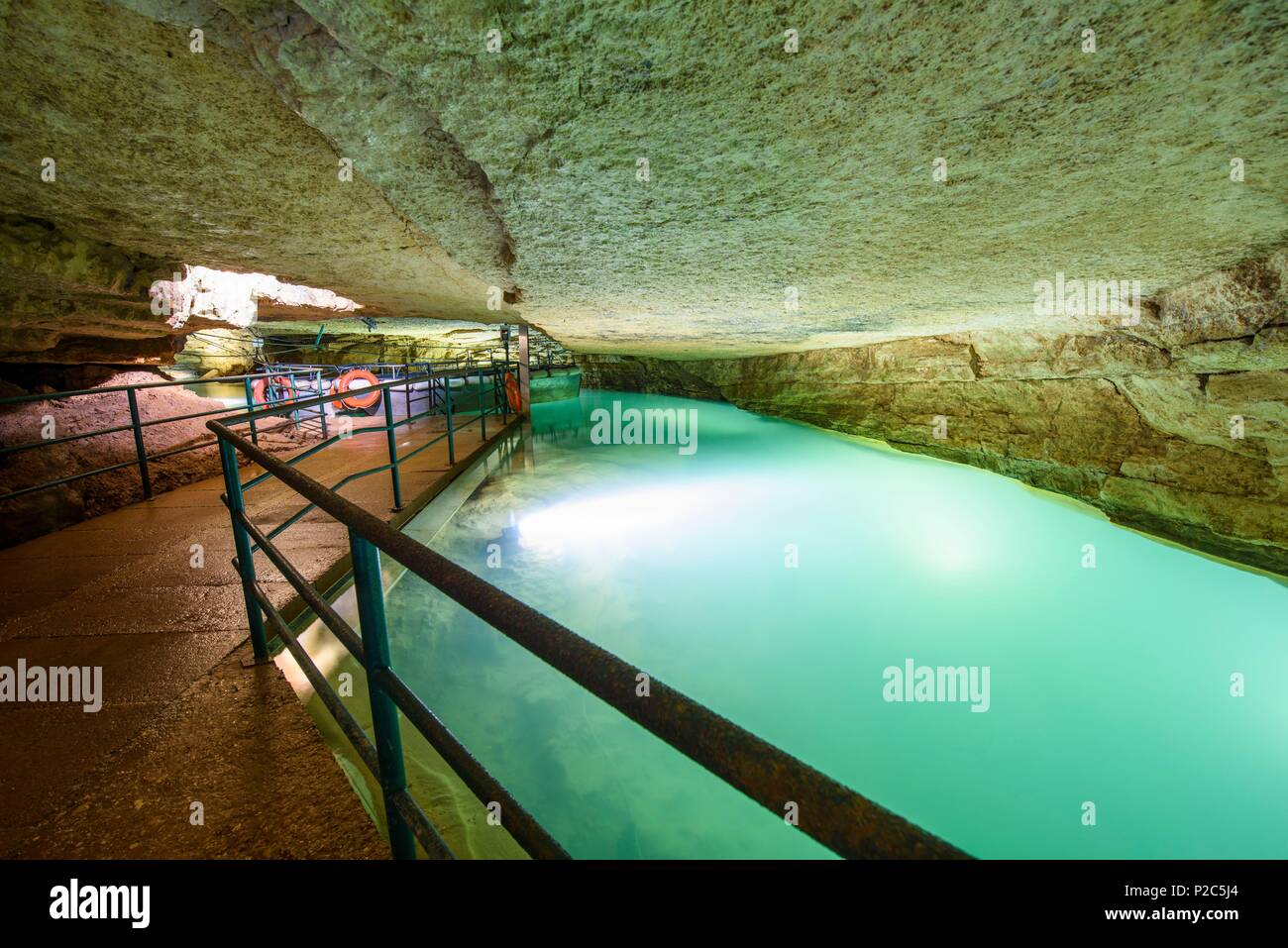 Frankreich, Côte-d'Or, Beze, die Höhlen von Beze, der unterirdische Fluss am Anfang der Saison Stockfoto