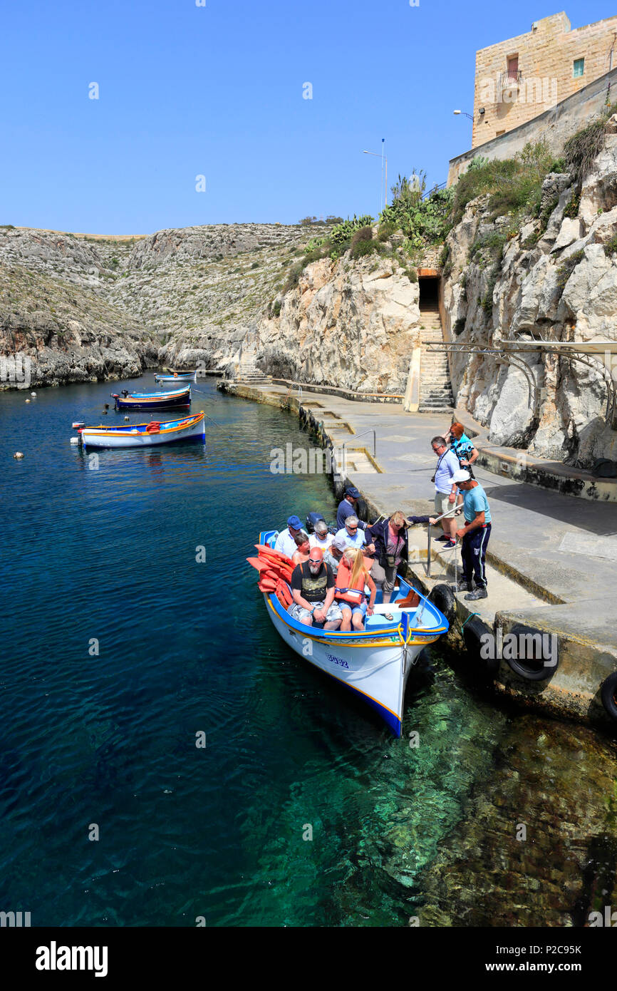 Touristische Ausflugsboote im Hafen von Wied iz-Zurrieq, Süd-Ost-Küste von Malta Stockfoto