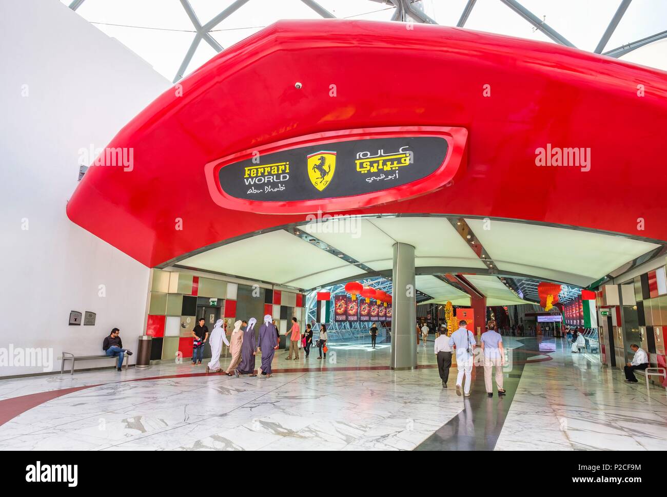 Die Vereinigten Arabischen Emirate, Abu Dhabi, Yas Island, Ferrari Erfahrung oder Ferrari World Vergnügungspark, der erste Ferrari-branded Theme Park Stockfoto