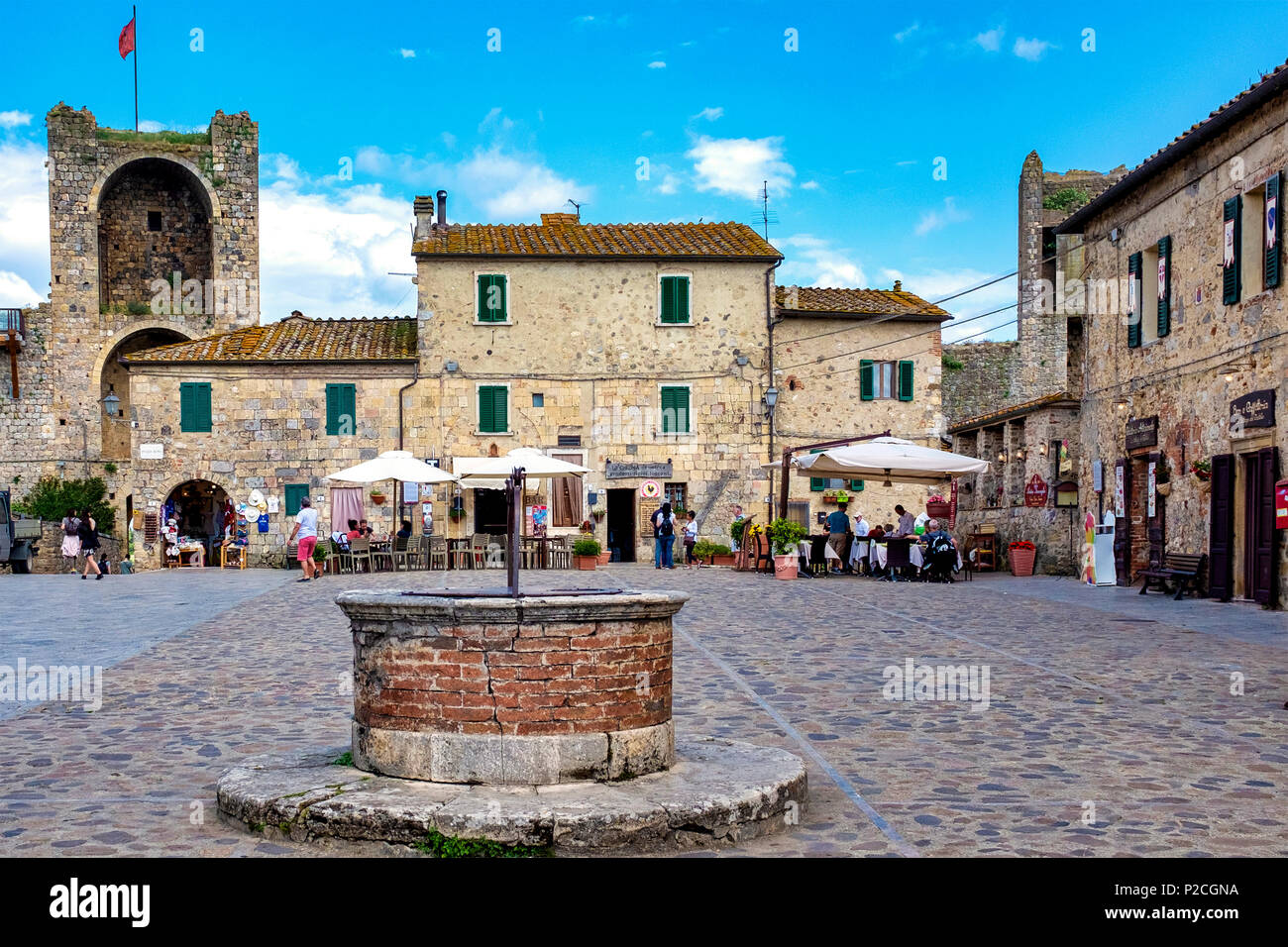 Piazza Roma in Monteriggioni, Siena, Italien, Stockfoto