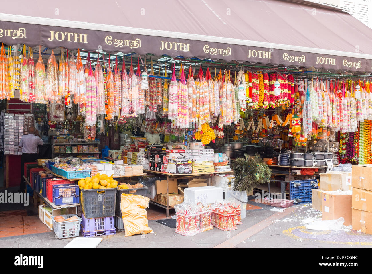 Bunte Marktstände in der Nähe der Serangoon Road im Stadtteil Little India, Singapur Stockfoto